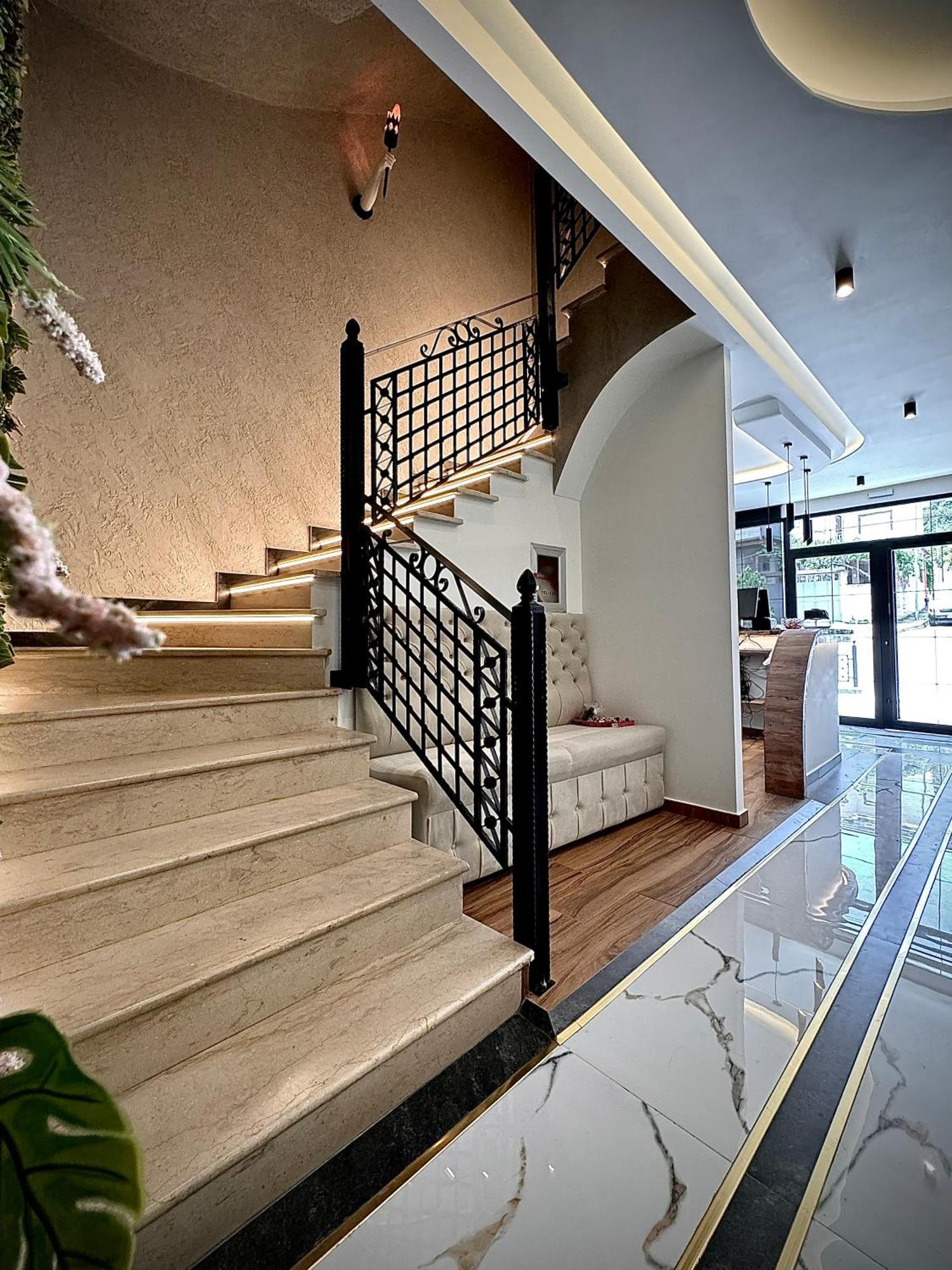 Boutique Hotel Empire Of Martin Gjirokastër Esterno foto