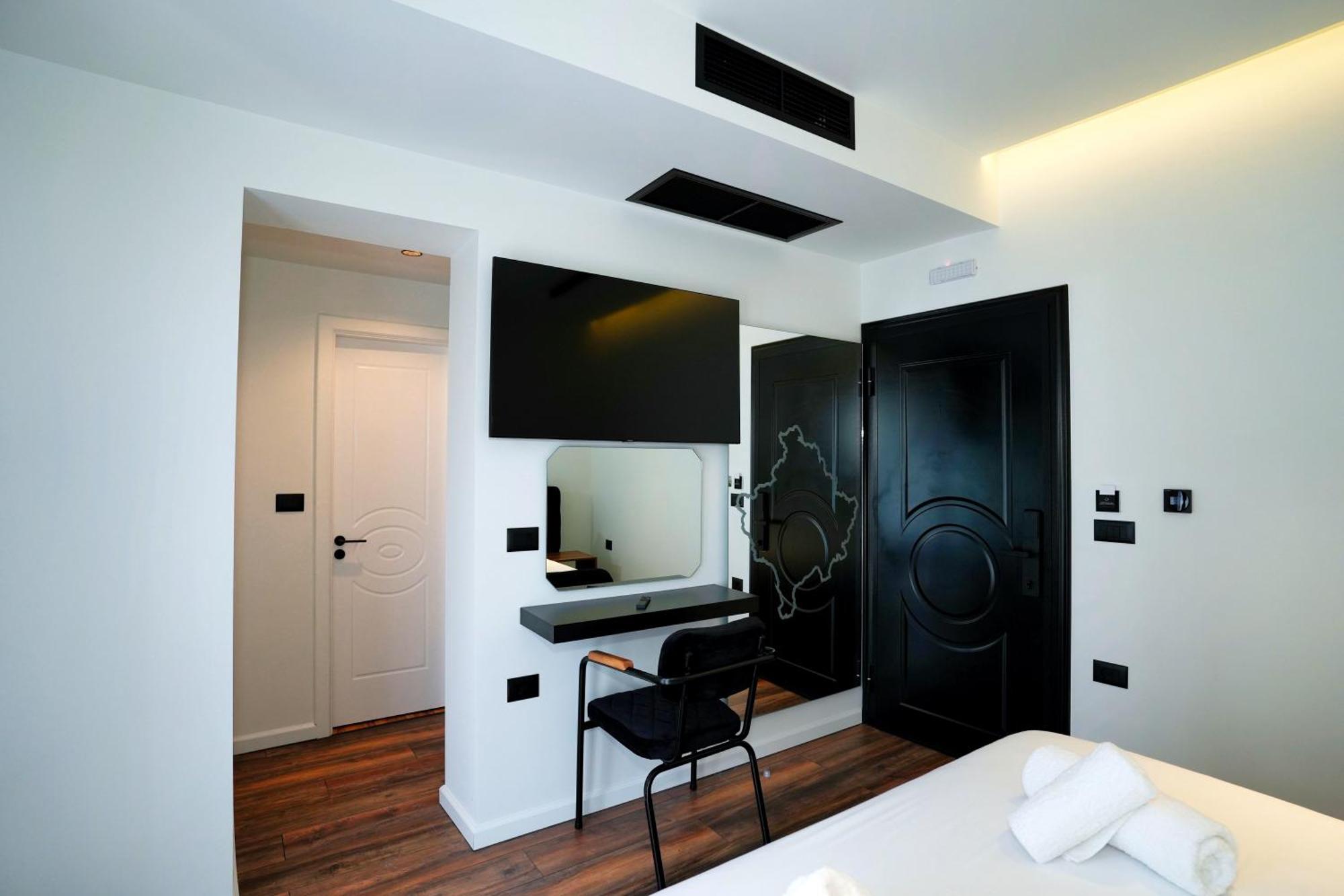 Boutique Hotel Empire Of Martin Gjirokastër Esterno foto